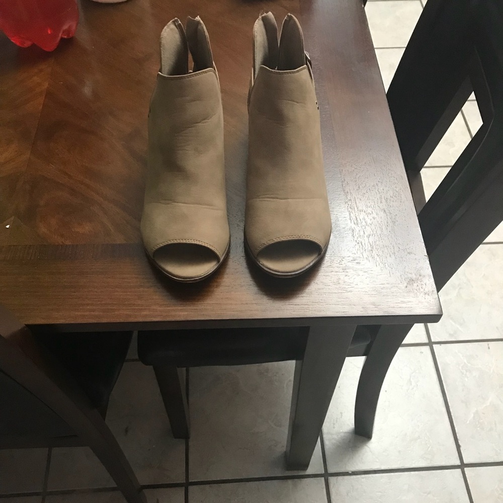 EUC Tan Bootie-Style Toe-Out Sandal 10